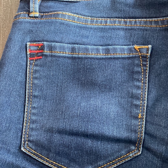 BDG ladies jeans in size 26 with raw edge hem. - Picture 10 of 11